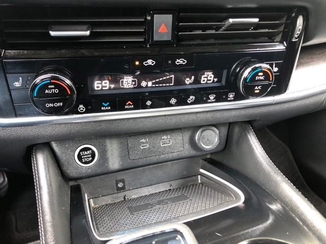 Used 2023 Champagne Silver Metallic Nissan Platinum image 31
