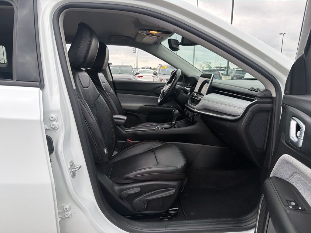 Certified Used 2022 White Jeep Latitude Lux image 17