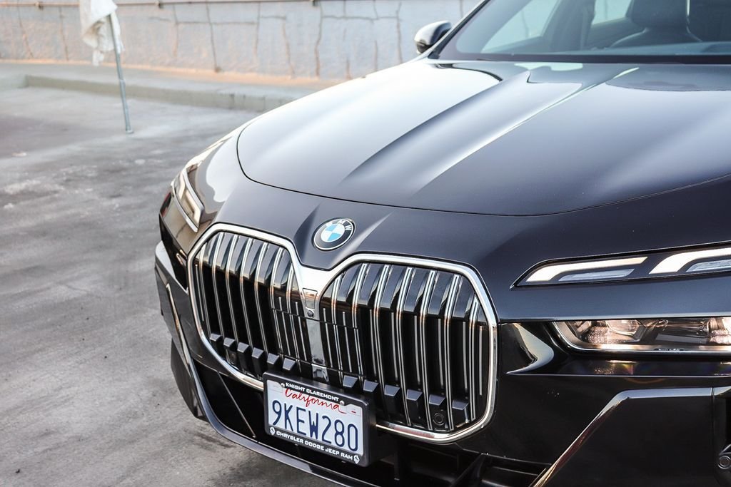 Used 2024 Black Sapphire Metallic BMW 740i image 6