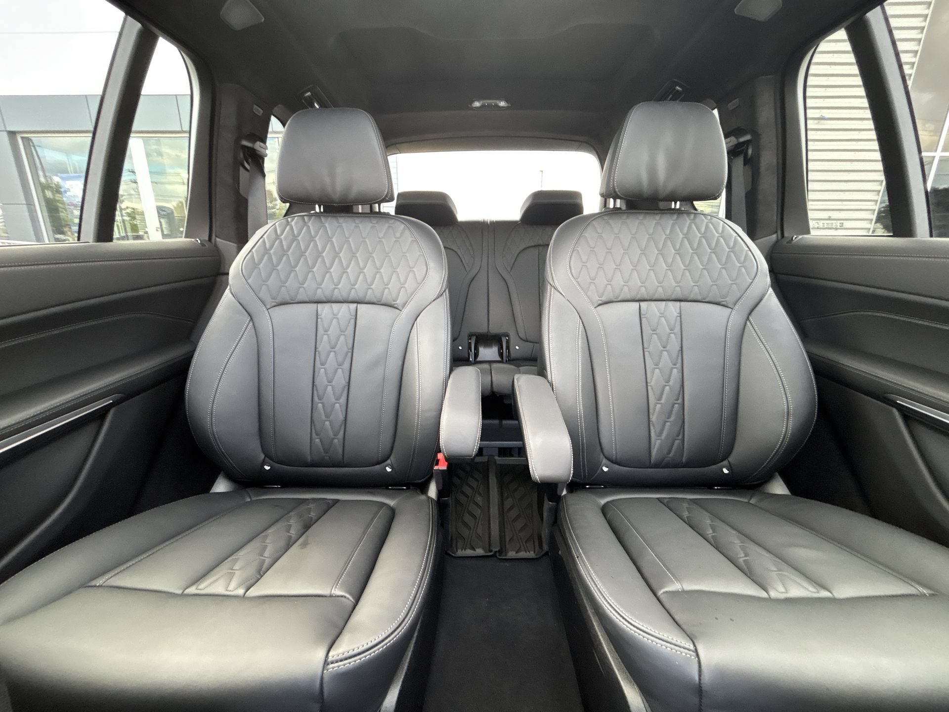 Used 2026 Gray BMW M60i image 25