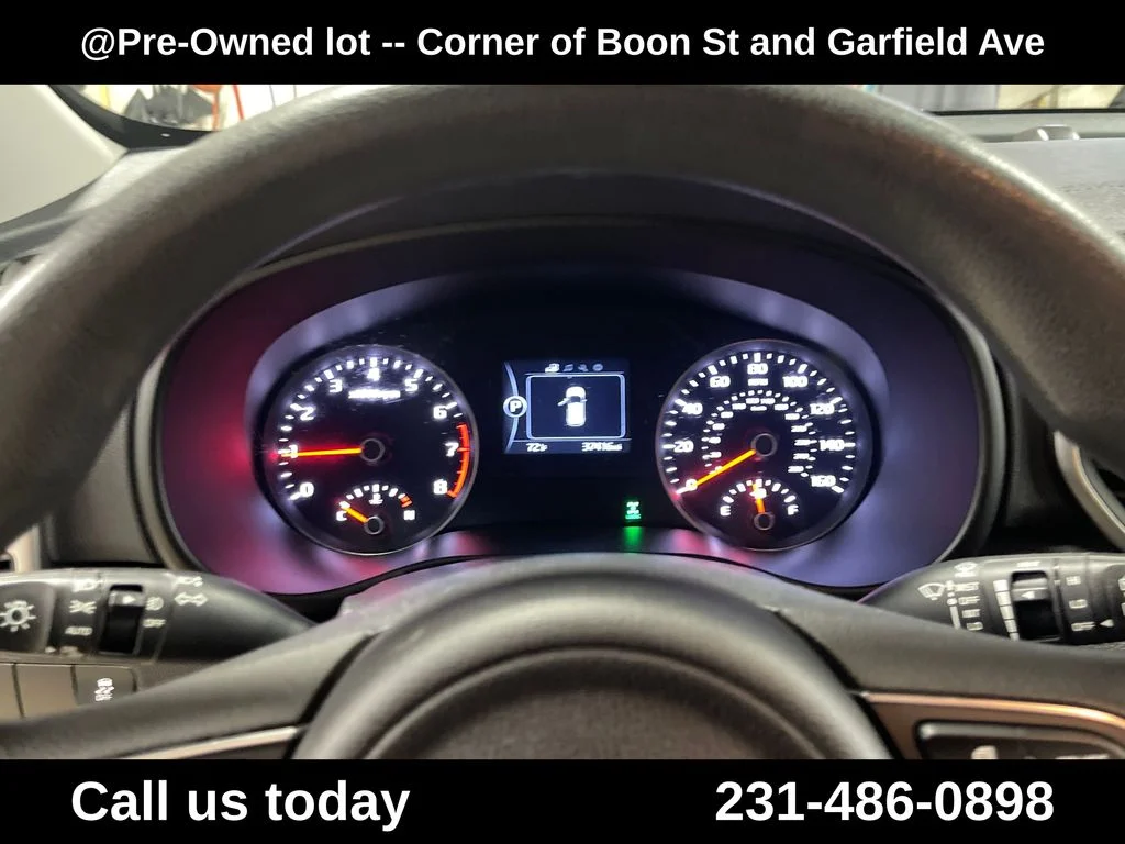 Used 2017 Red Kia LX image 21