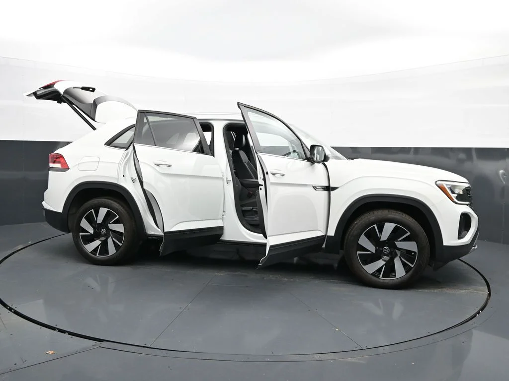 2025 Volkswagen Atlas Cross Sport SE w/Tech - Photo 45