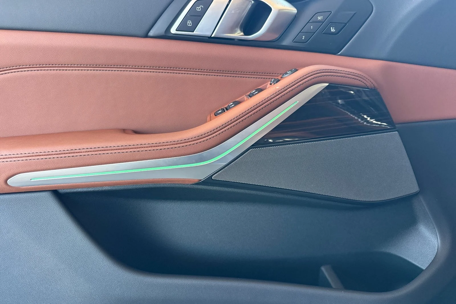 2026 BMW X5 M60i - Photo 10