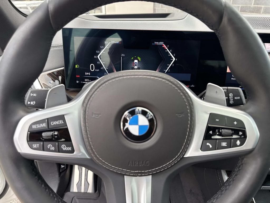 Used 2024 White BMW xDrive40i image 28