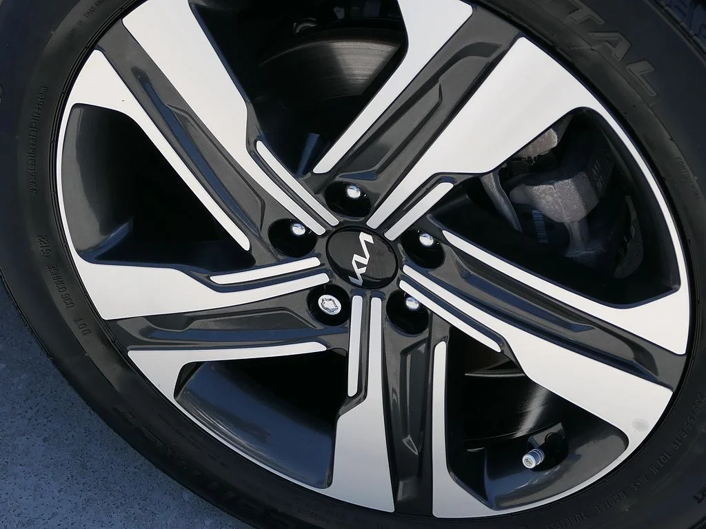 Used 2023 White Kia EX image 11