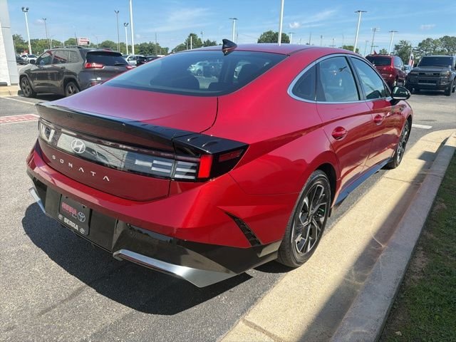 Used 2025 Red Hyundai SEL image 9