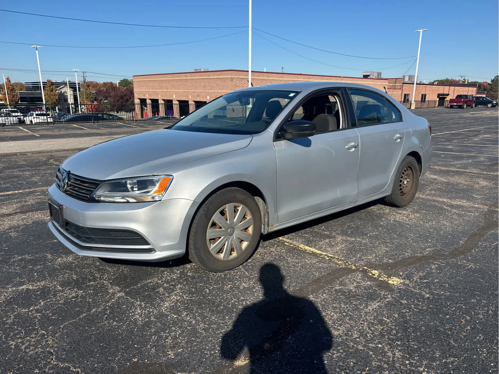 Used 2015  Volkswagen 2.0L S image 3