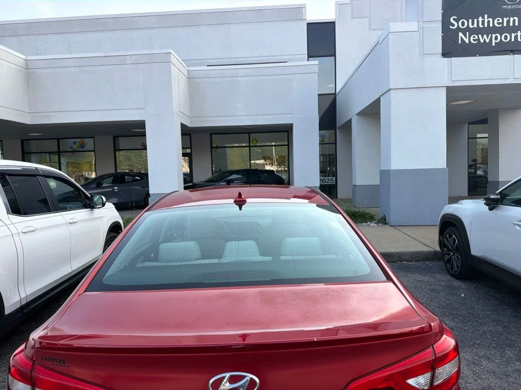 Used 2017 Red Hyundai Base image 3