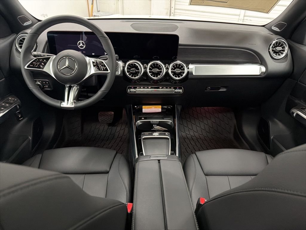 Used 2026 Polar White Mercedes-Benz GLB 250 image 21