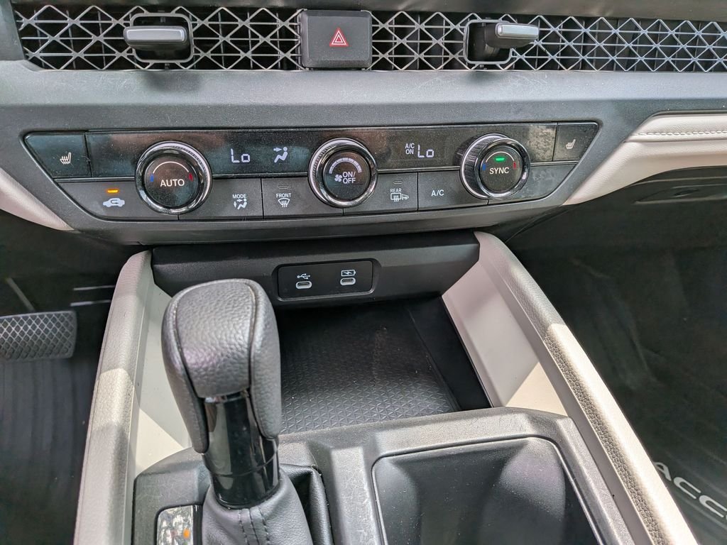 Used 2025 Red Honda SE image 17