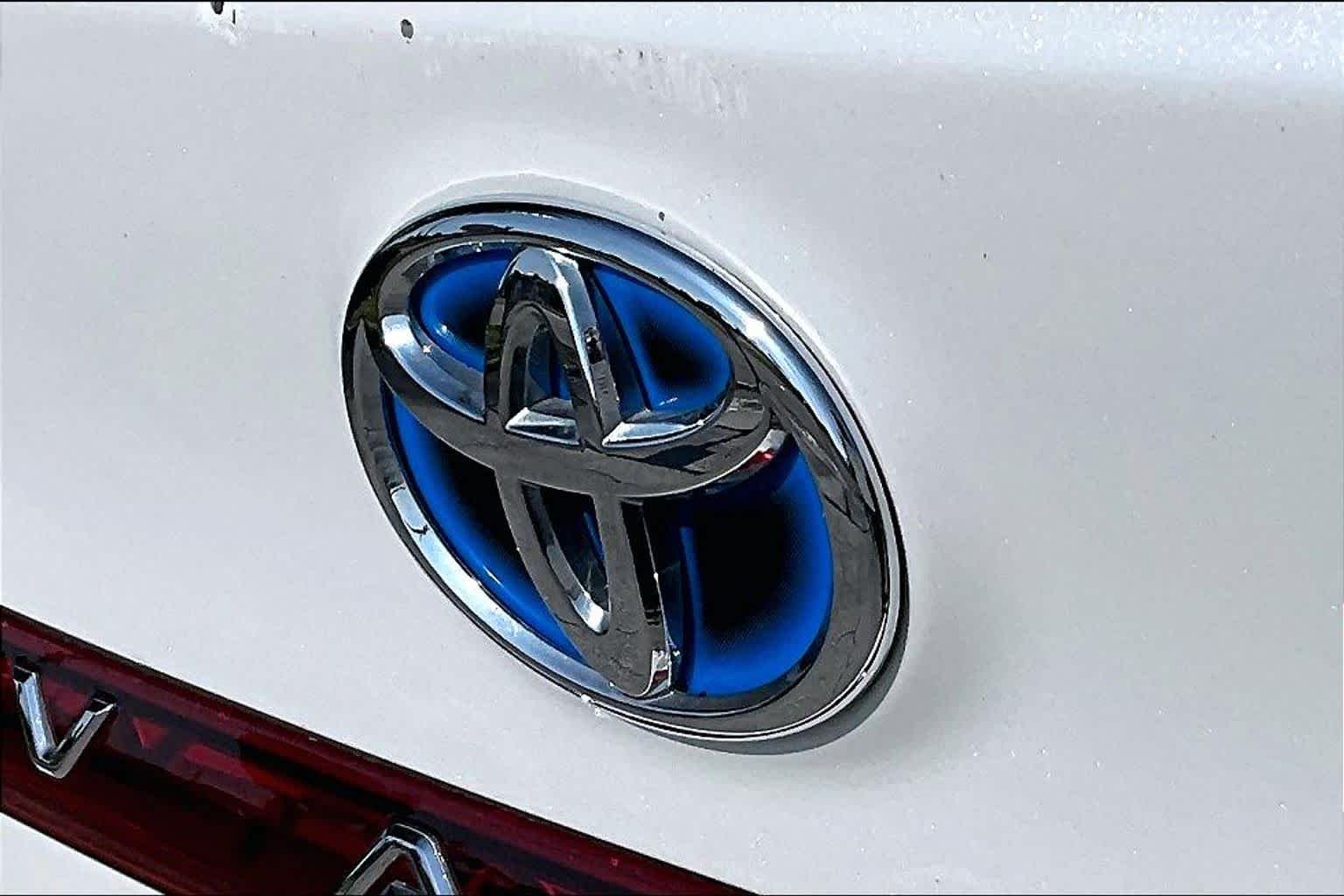 Used 2021 Wind Chill Pearl Toyota Hybrid Limited image 31