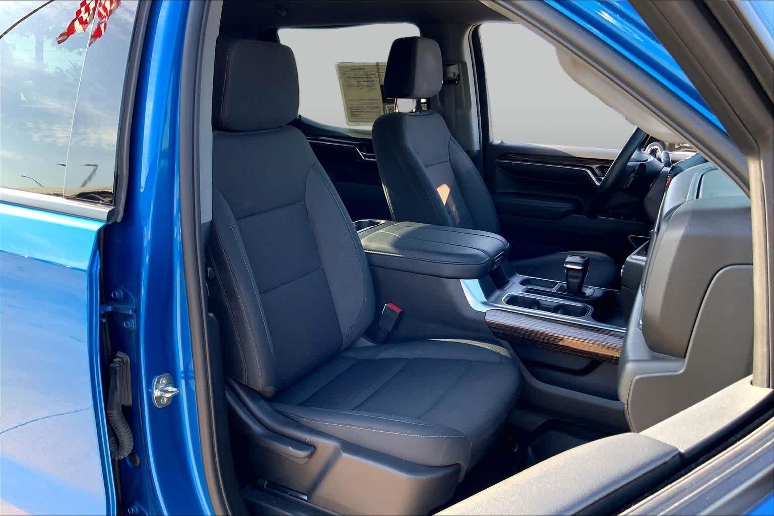 Used 2024 Dynamic Blue Metallic GMC Elevation image 9