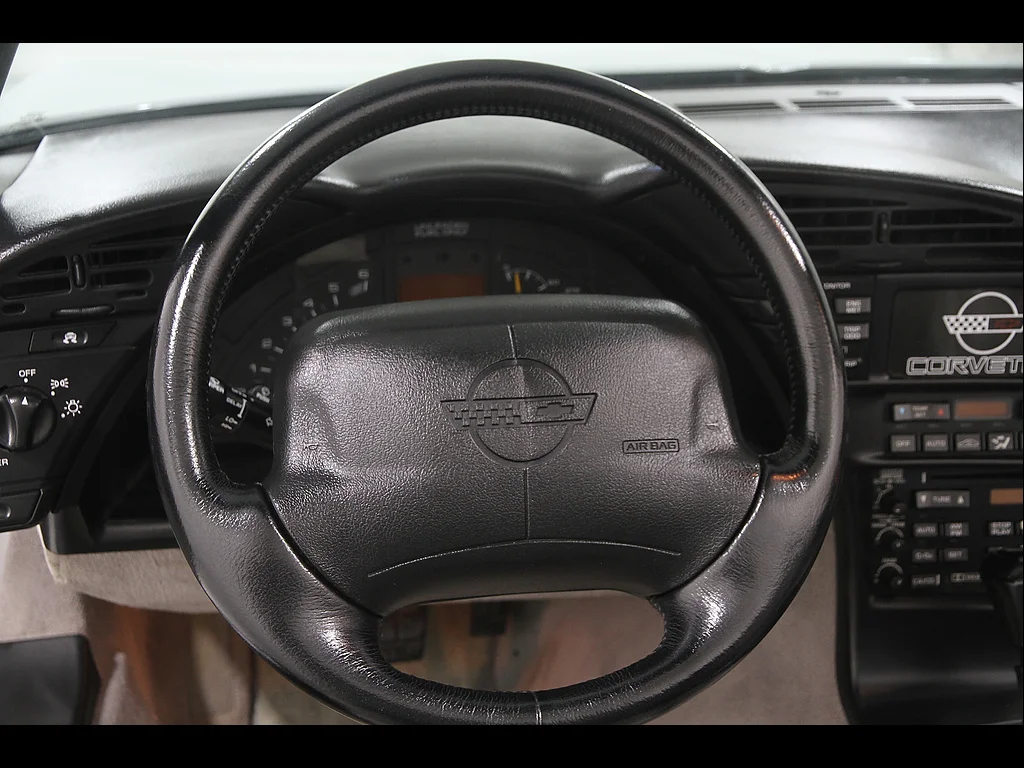 Used 1996  Chevrolet Base image 8