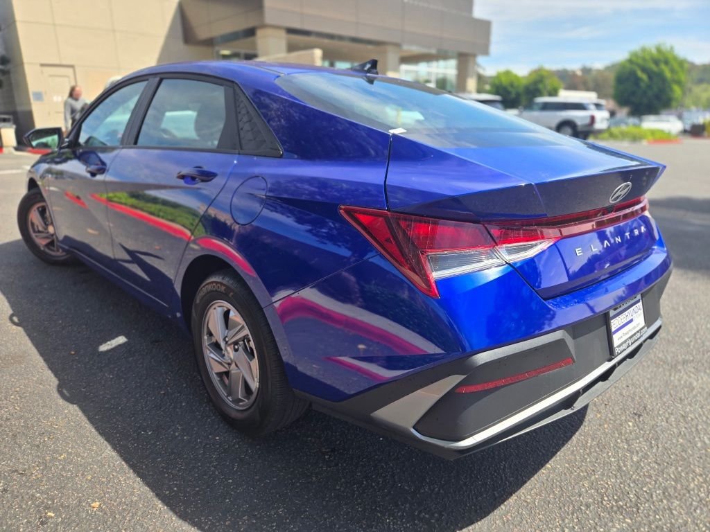 Used 2025 Blue Hyundai SE image 3