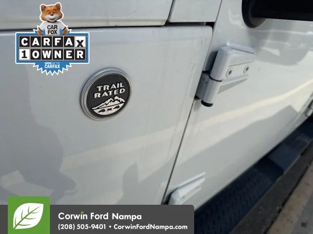 Used 2015 White Jeep Unlimited Rubicon image 12