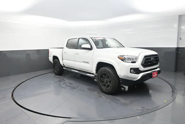 Used 2022 White Toyota SR5 image 26