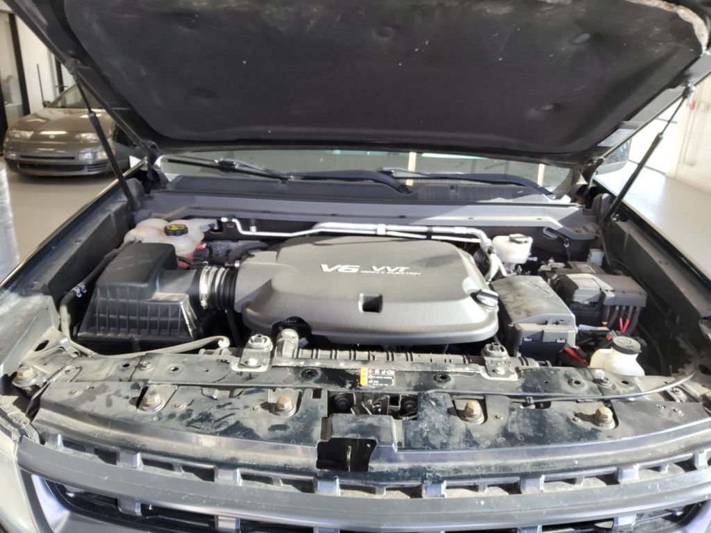 Used 2019 Black Chevrolet ZR2 image 21