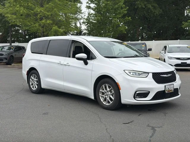 Used 2023 White Chrysler Touring L image 6