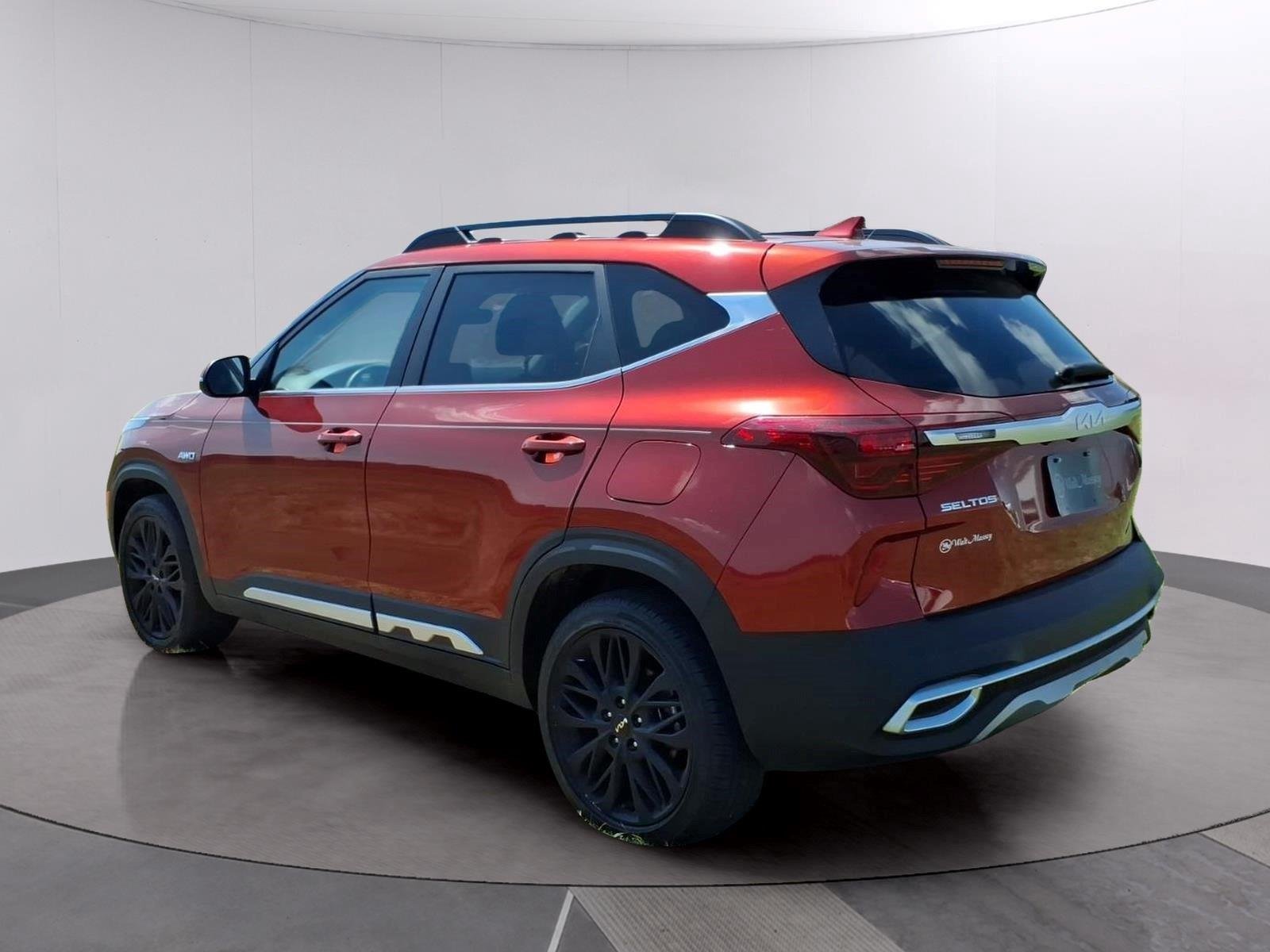 Used 2023 Mars Orange Kia Nightfall image 3