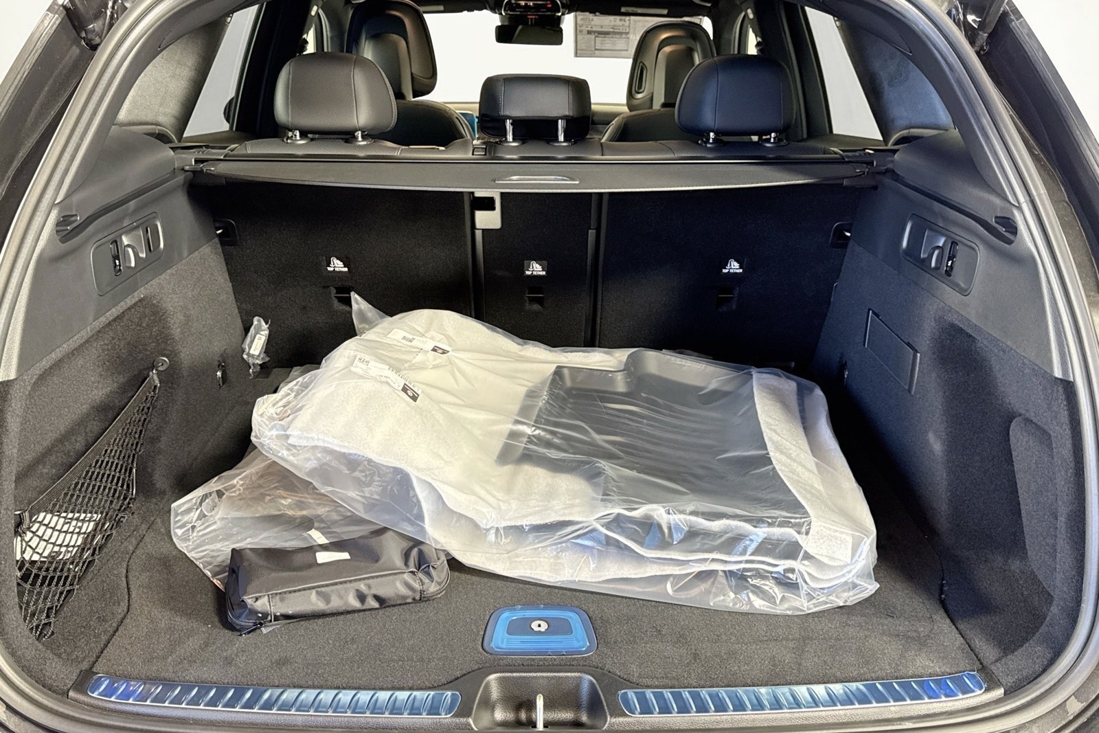 New 2026 Graphite Grey Metallic Mercedes-Benz GLC 300 image 24