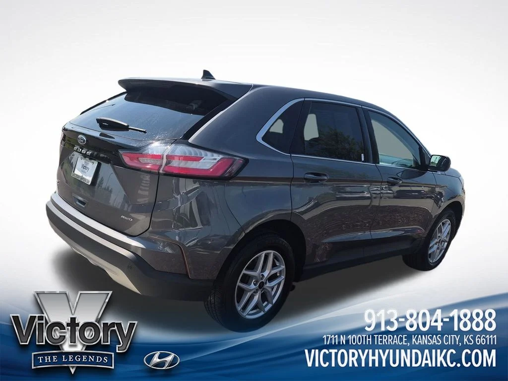 Used 2024 Gray Ford SEL image 7