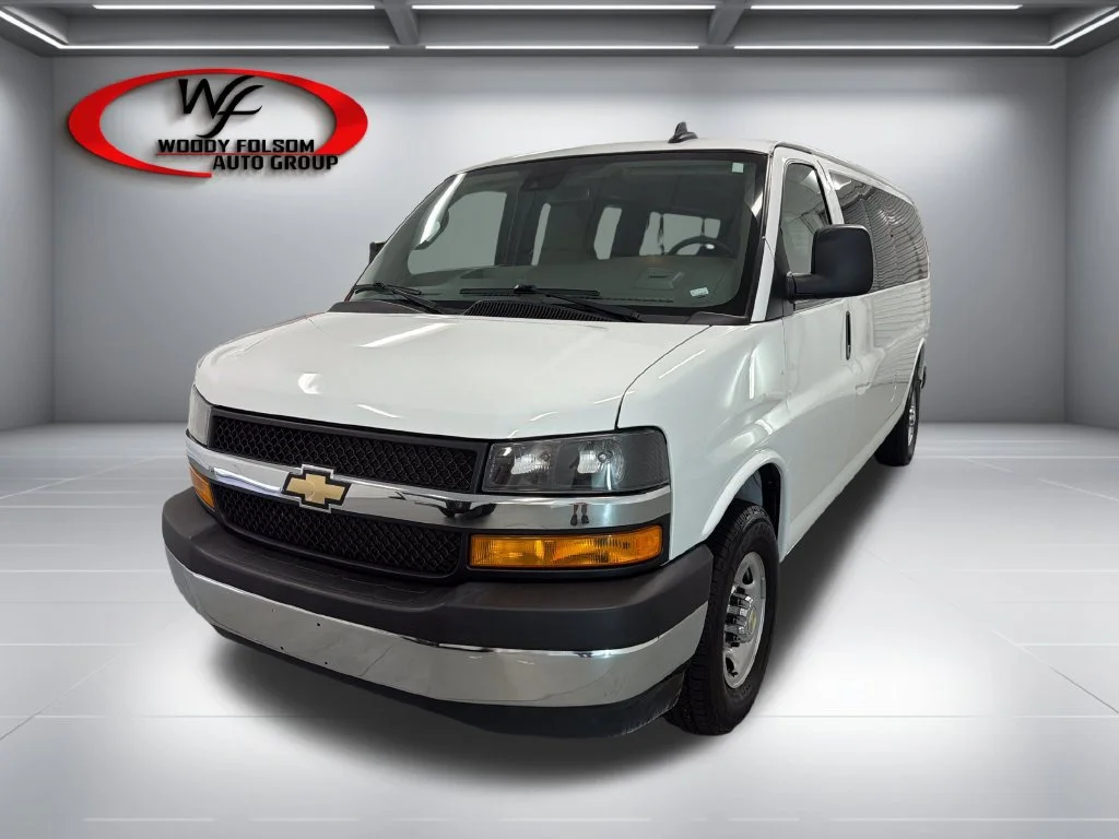 Used 2025 White Chevrolet LT image 3