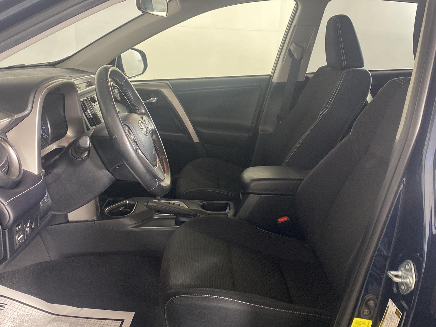 Used 2018 Galactic Aqua Mica Toyota XLE image 25
