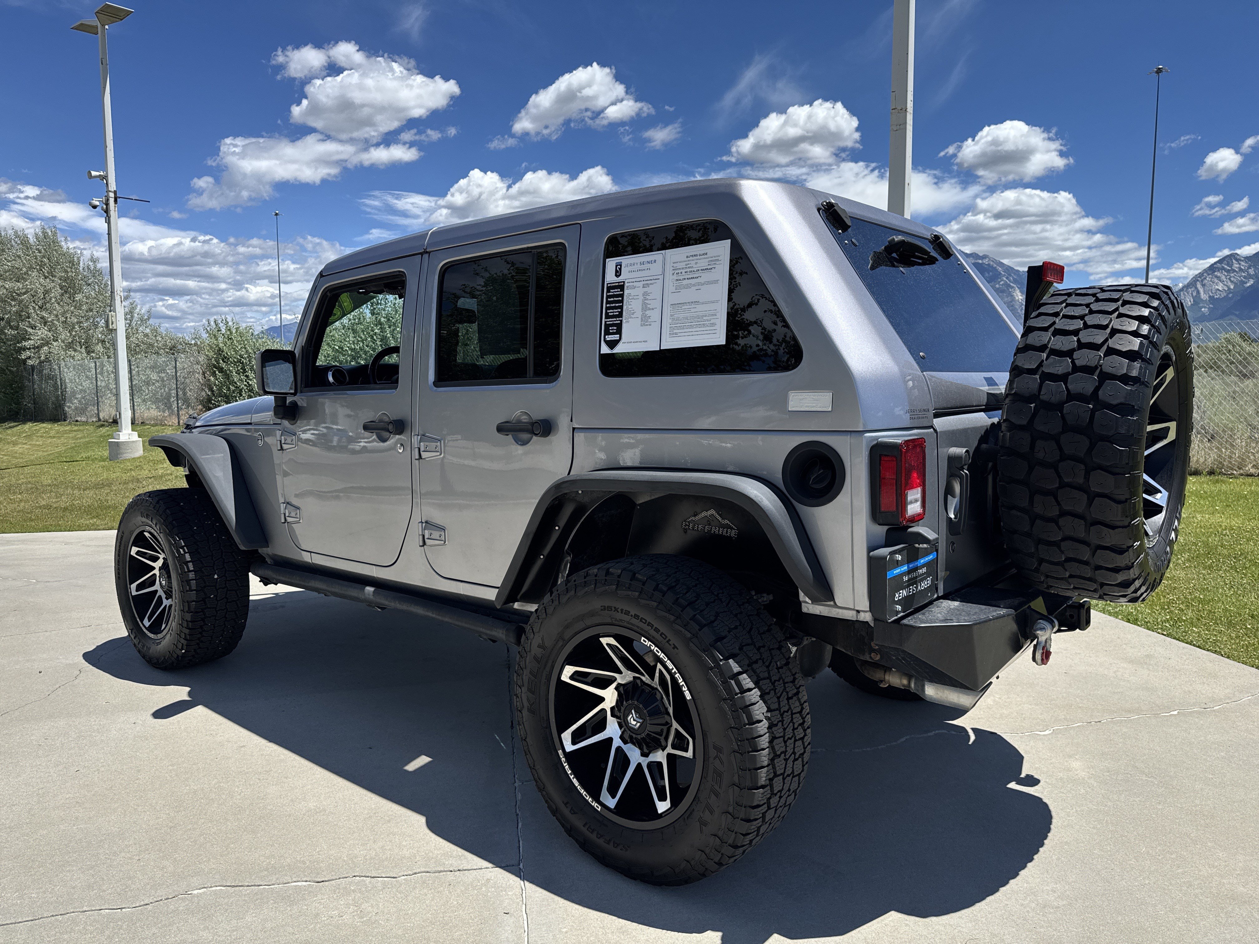 Used 2018 Silver Jeep Rubicon 4x4 image 3