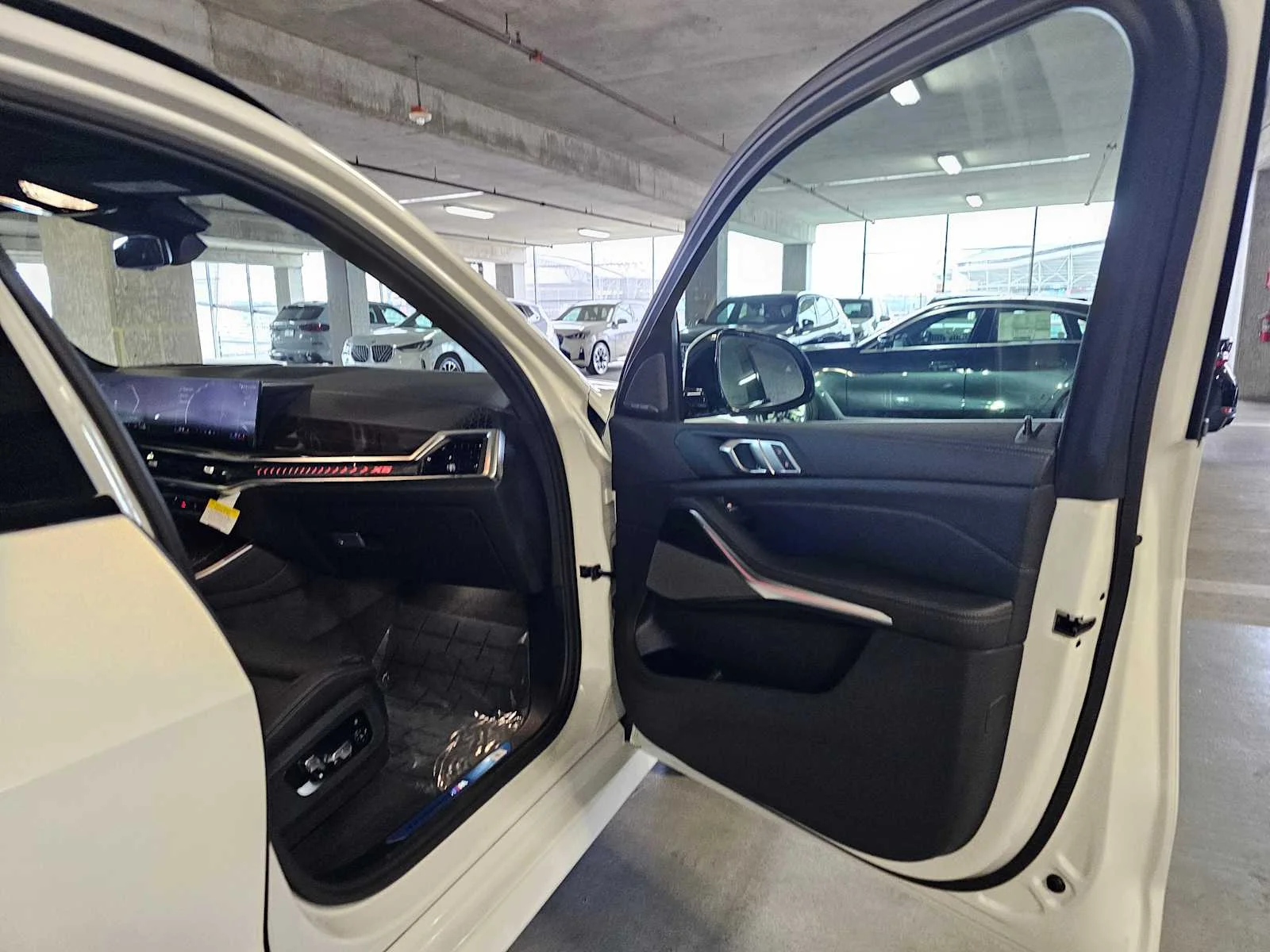New 2026 Alpine White BMW xDrive50e image 31