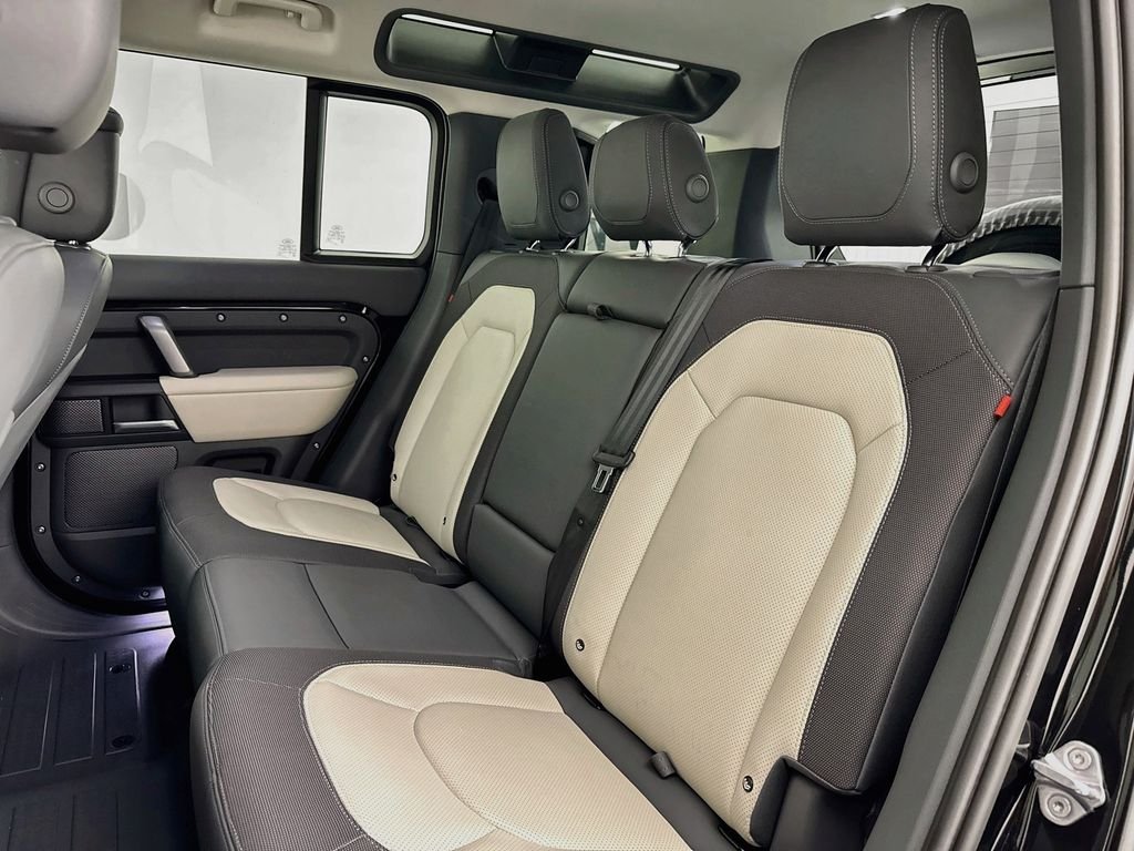 Certified Used 2024 Black Land Rover X-Dynamic SE image 25