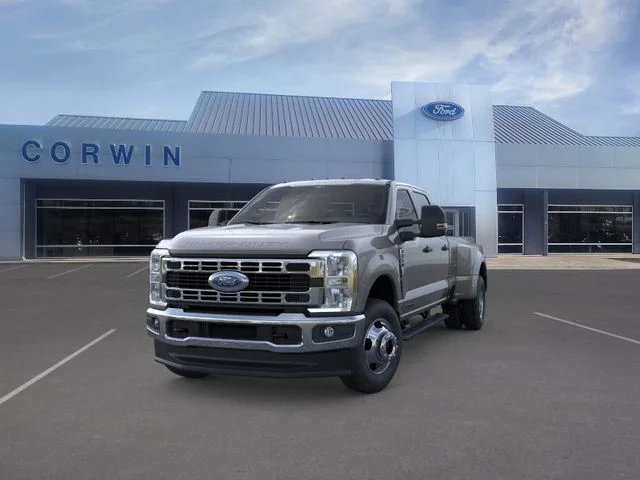 New 2026 Carbonized Gray Metallic Ford XLT image 3