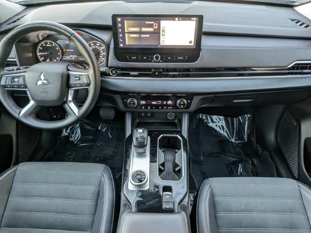Used 2025 Black Mitsubishi SE image 15
