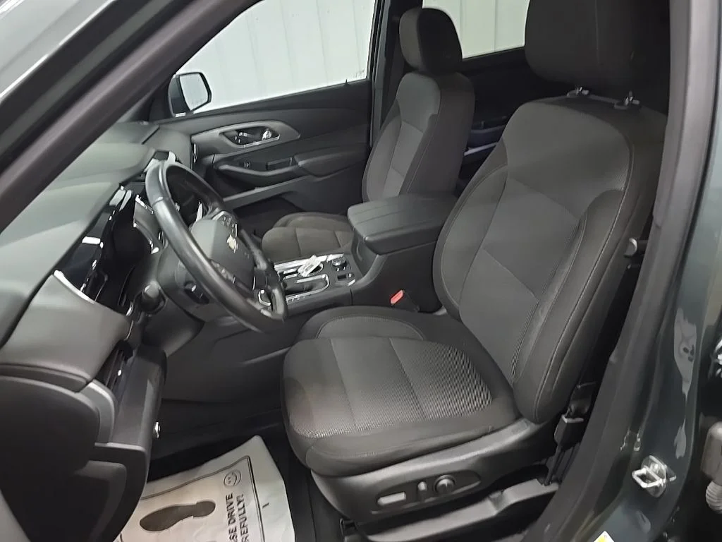 Used 2023 Green Chevrolet LT image 29