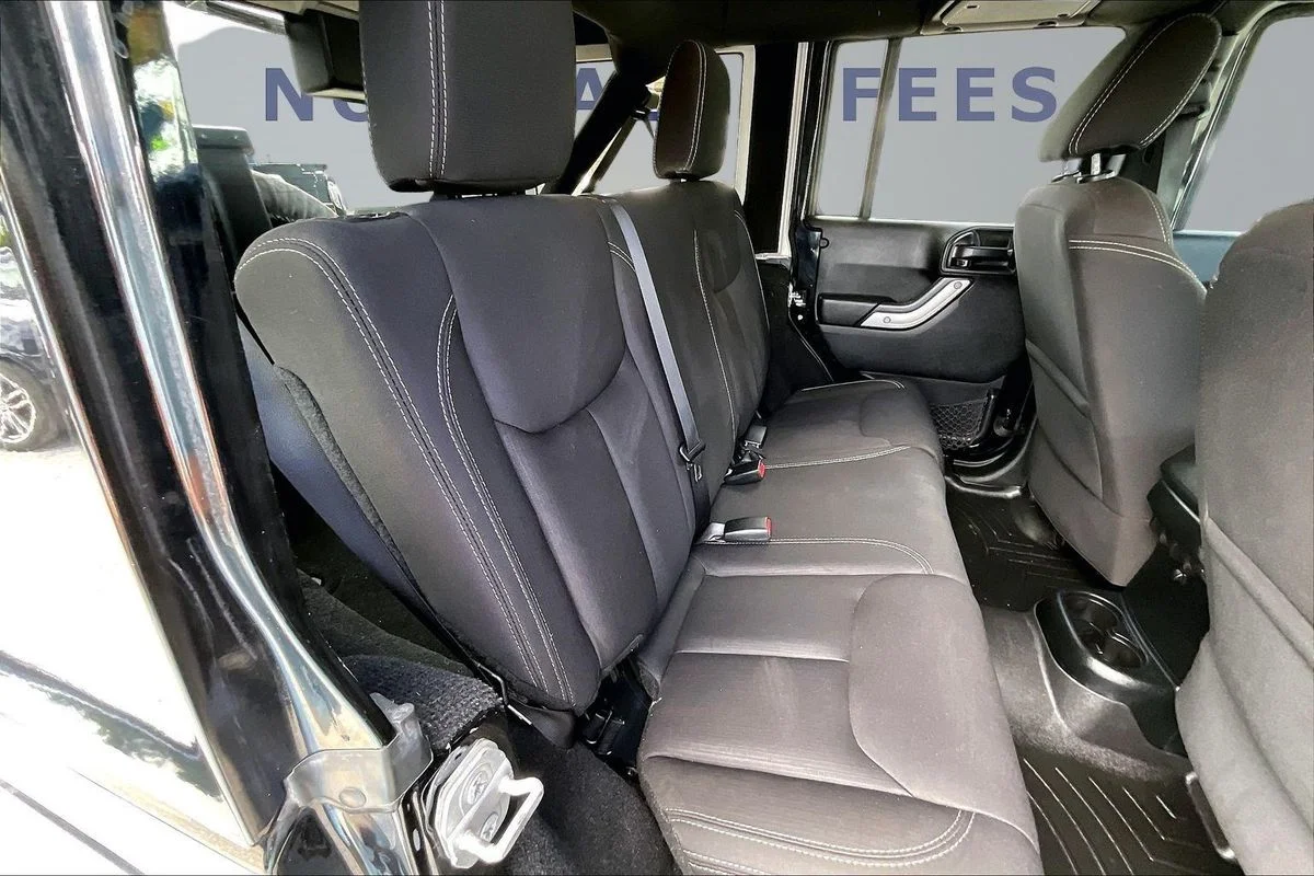 Used 2015 Black Jeep X image 21