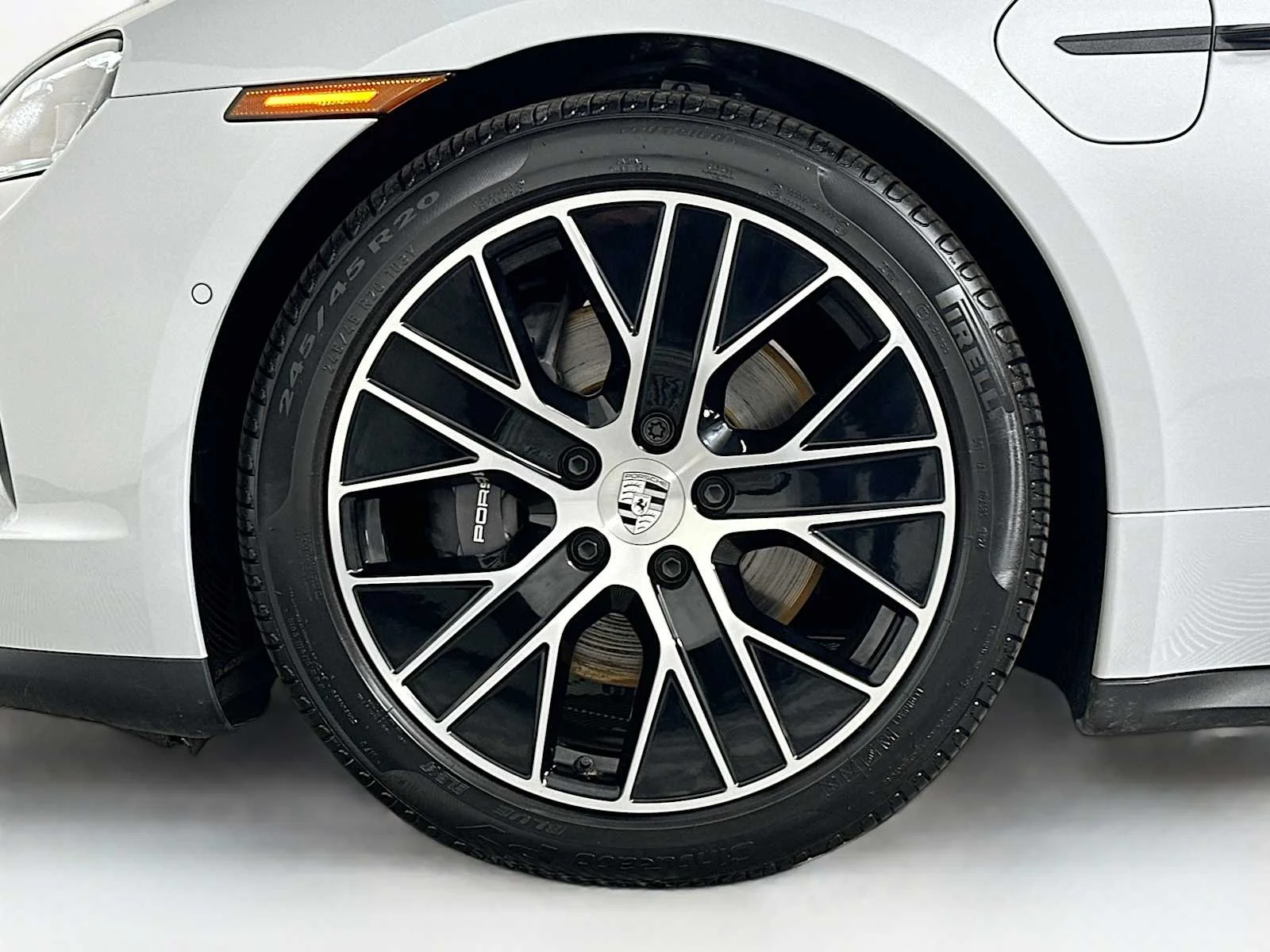 2025 Porsche Taycan Base - Photo 31