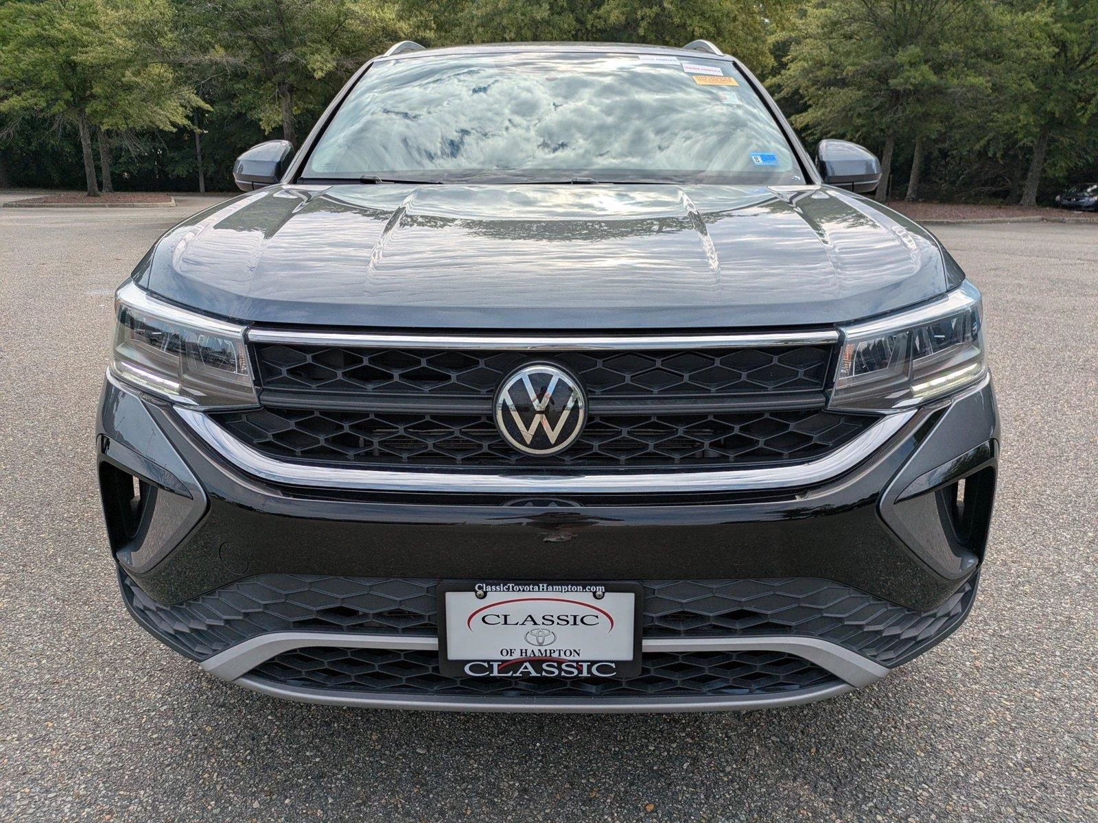 Used 2022 Platinum Gray Metallic Volkswagen SE image 9