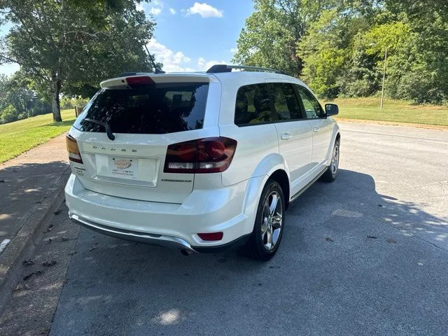 Used 2016 White Dodge Crossroad image 7