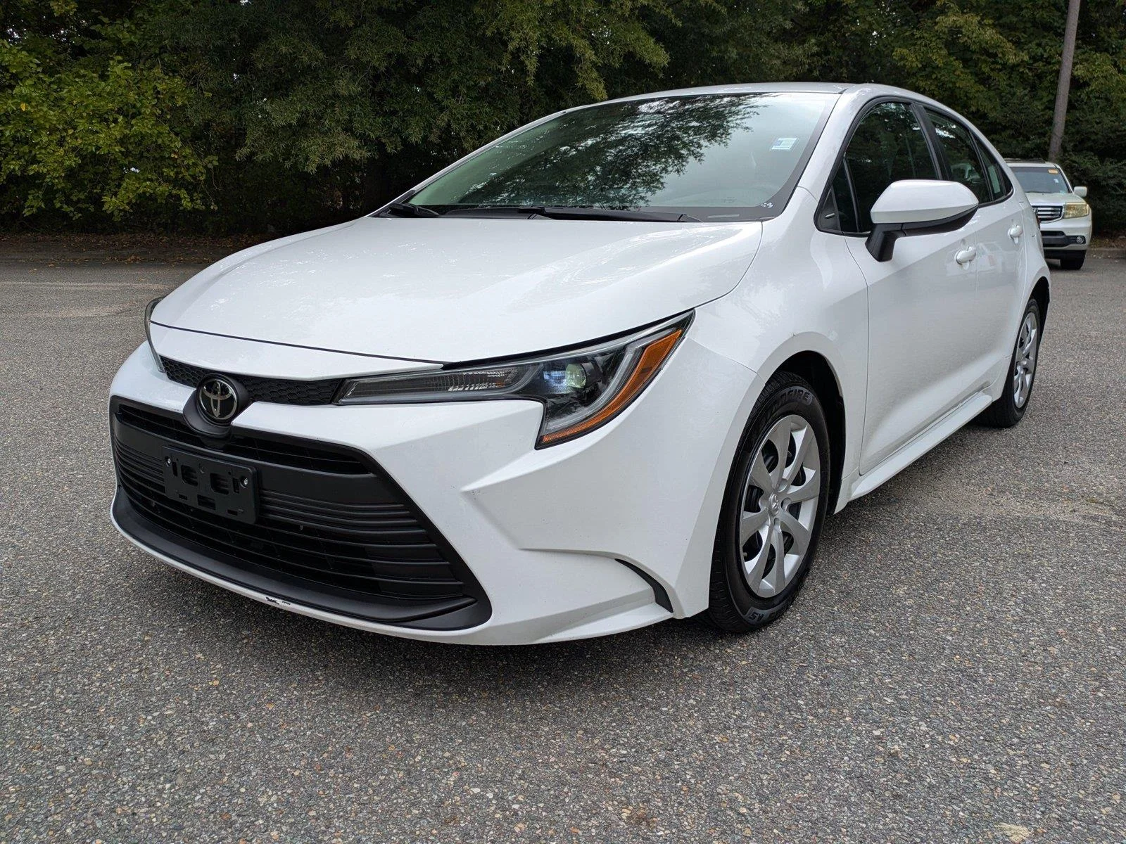 Used 2024  Toyota LE image 8