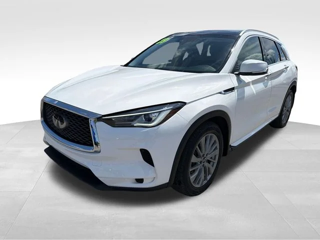 Used 2023 White INFINITI LUXE image 3
