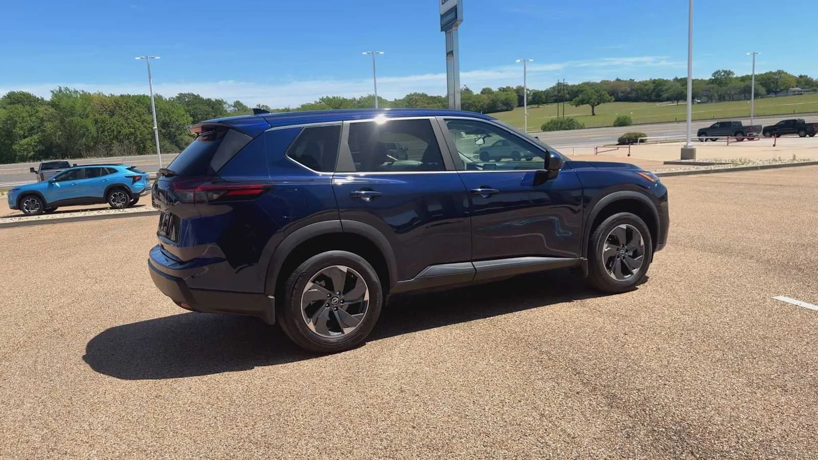 Used 2025 Deep Ocean Blue Pearl Nissan SV image 9