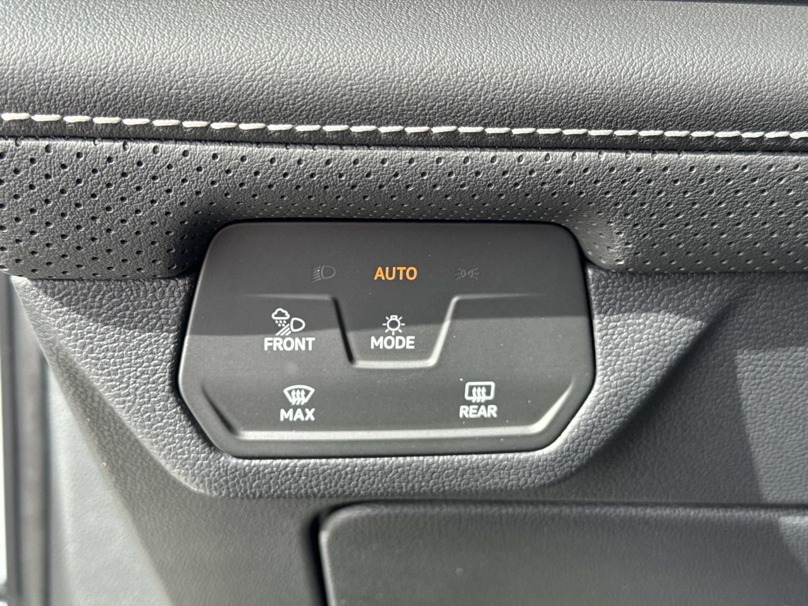 New 2026 White Volkswagen 2.0T SE w/Technology image 15