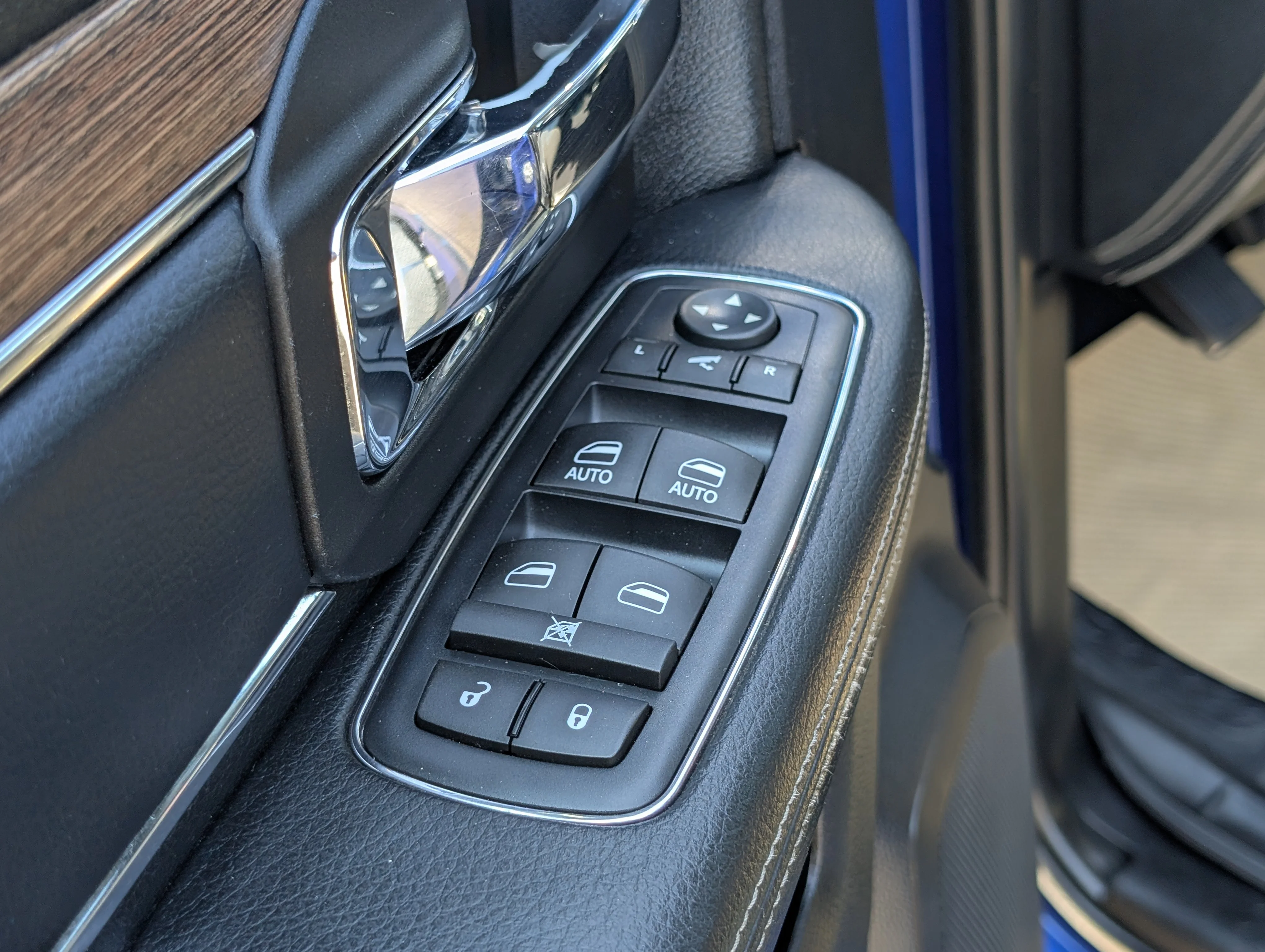Used 2016 Blue Streak Pearl Ram Laramie image 20