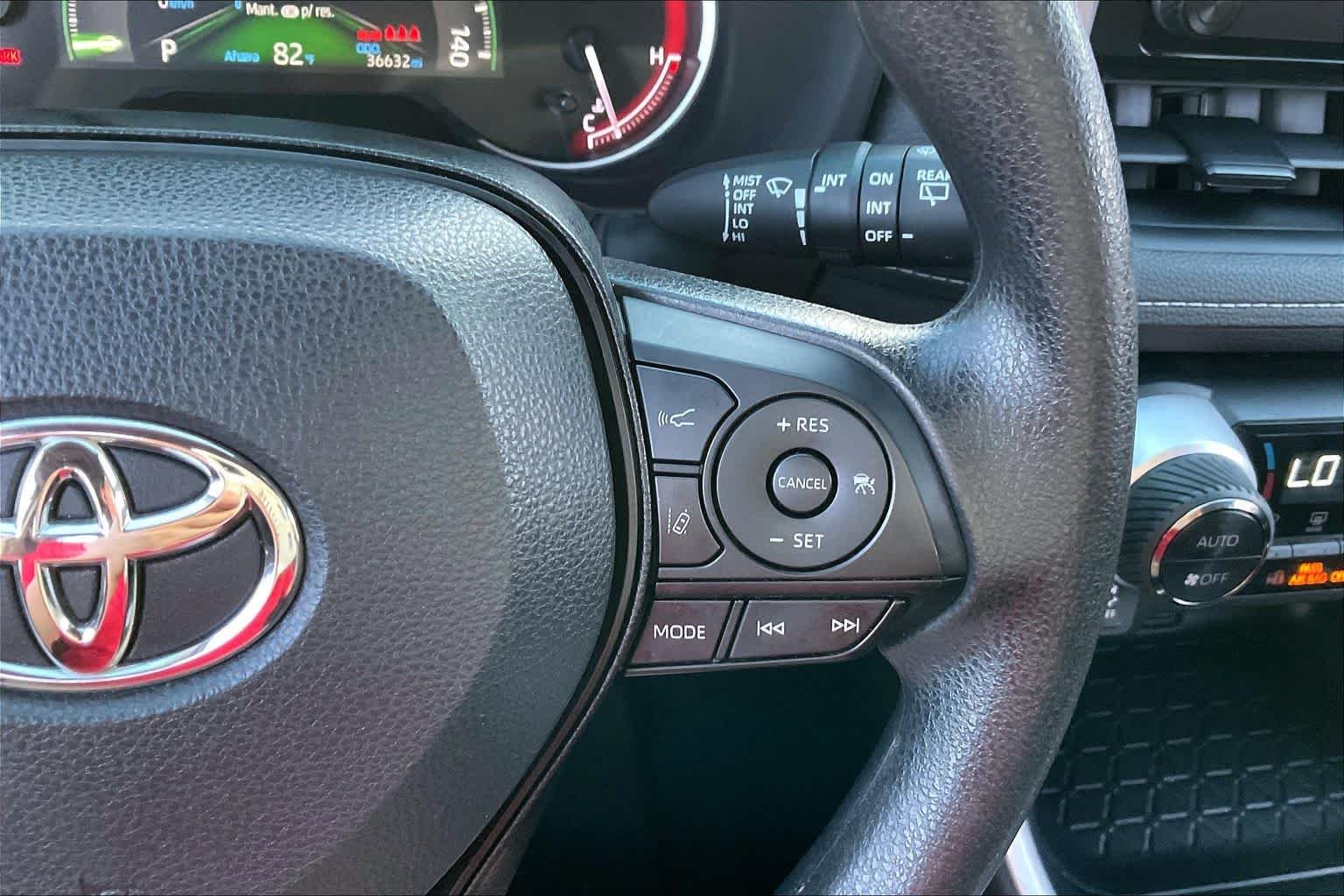 Used 2025 Ice Cap Toyota XLE image 24