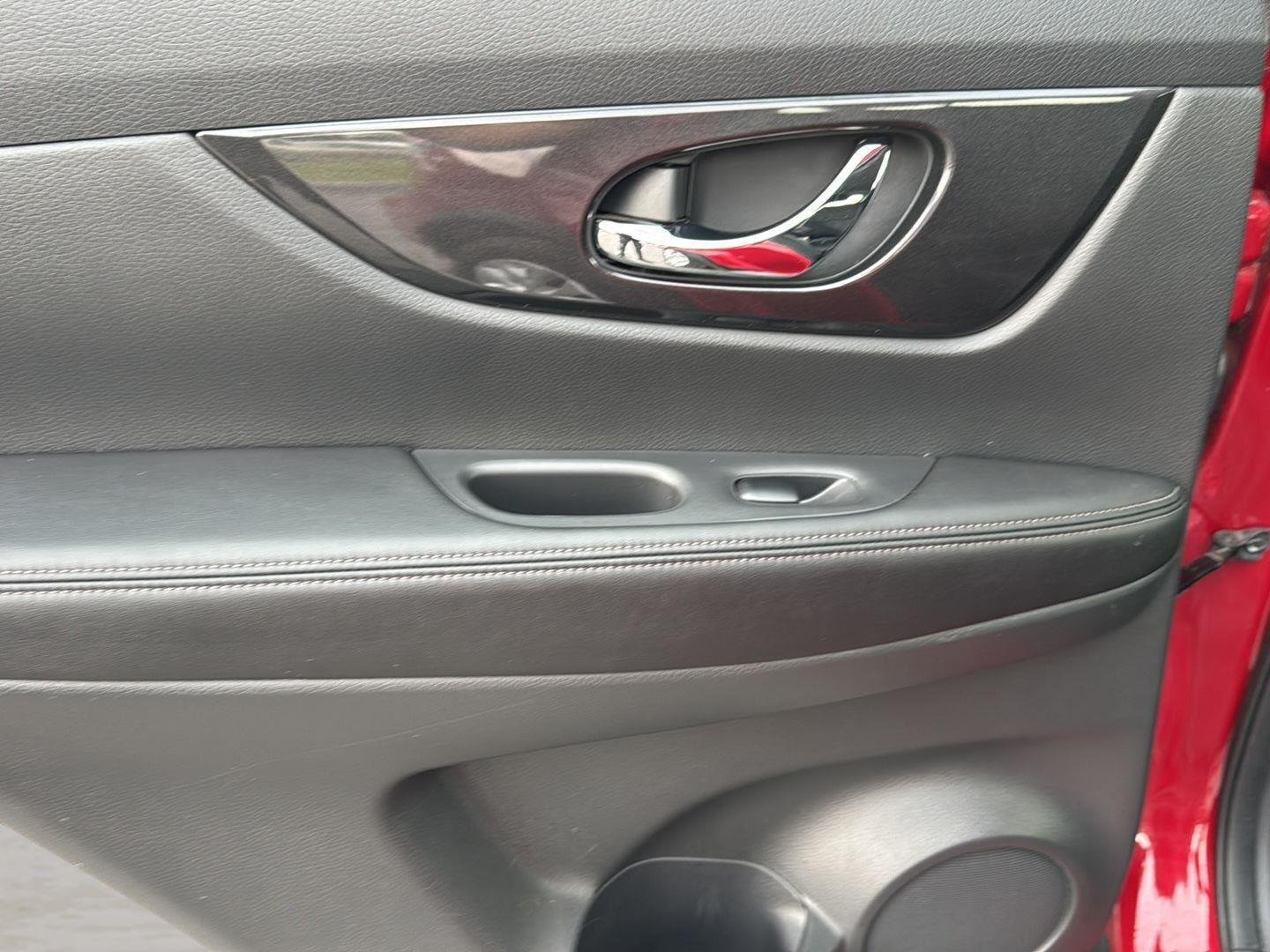 Used 2017 Palatial Ruby Nissan S image 17