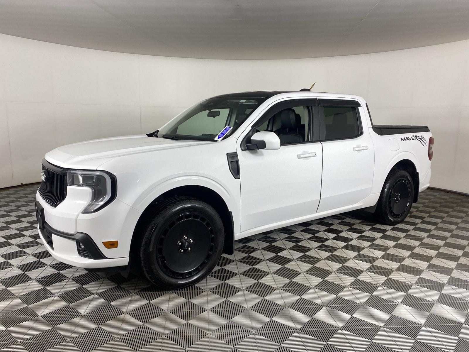 Used 2025 Oxford White Ford Lobo image 6