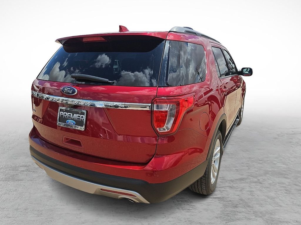 Used 2017 Ruby Red Metallic Tinted Clearcoat Ford XLT image 10