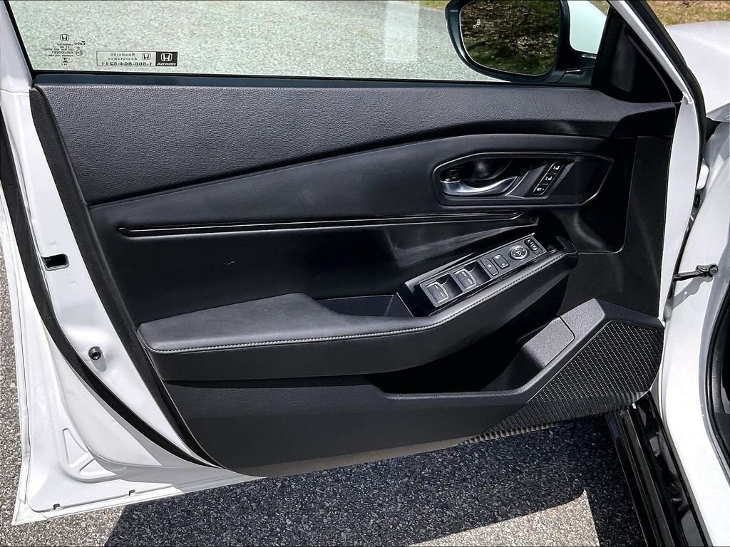Used 2025 White Honda Touring image 9