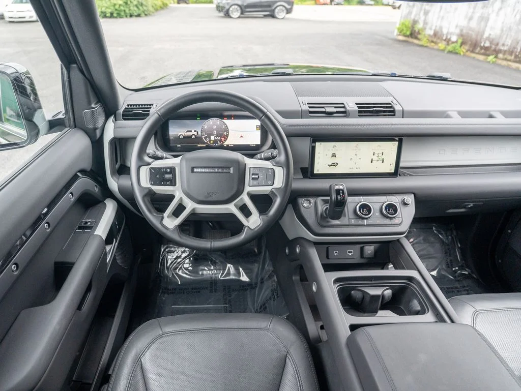Used 2024  Land Rover S image 13