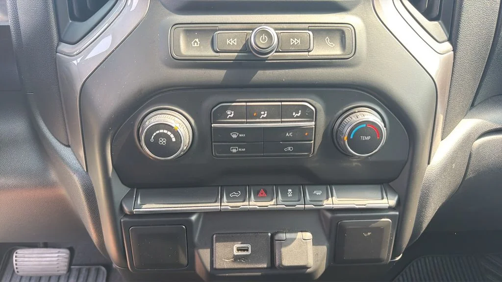 Used 2019 White Chevrolet Custom image 21