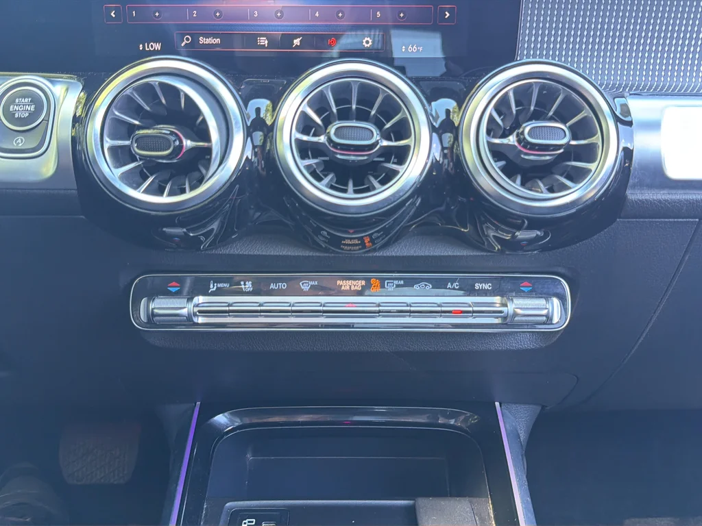 Used 2022  Mercedes-Benz GLB 250 image 24
